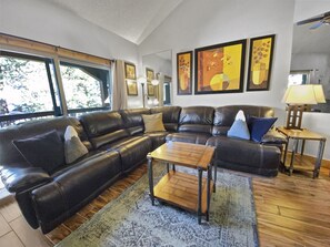 Condo, 4 Bedrooms | Interior