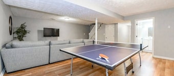 Fully Renovated | Finished Basement | Luxury Beds | Games