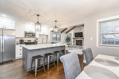 Fully Renovated | Finished Basement | Luxury Beds | Games