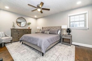 4 Schlafzimmer, Schreibtisch, Bügeleisen/Bügelbrett, Reisekinderbett