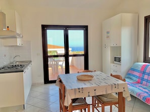 Standard Condo | Private kitchen | Full-size fridge, microwave, cleaning supplies, freezer - Residence L'Ancora (Castelsardo)