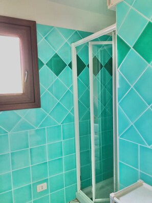 Standard Apartment, Sea View | Bathroom | Shower, rainfall showerhead, bidet - Residence L'Ancora (Castelsardo)