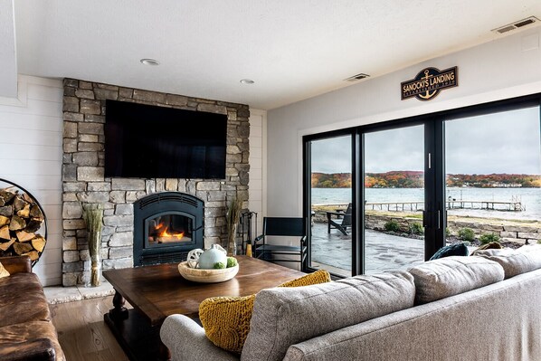 TV - Suttons Bay Waterfront Vacation Home (Suttons Bay)