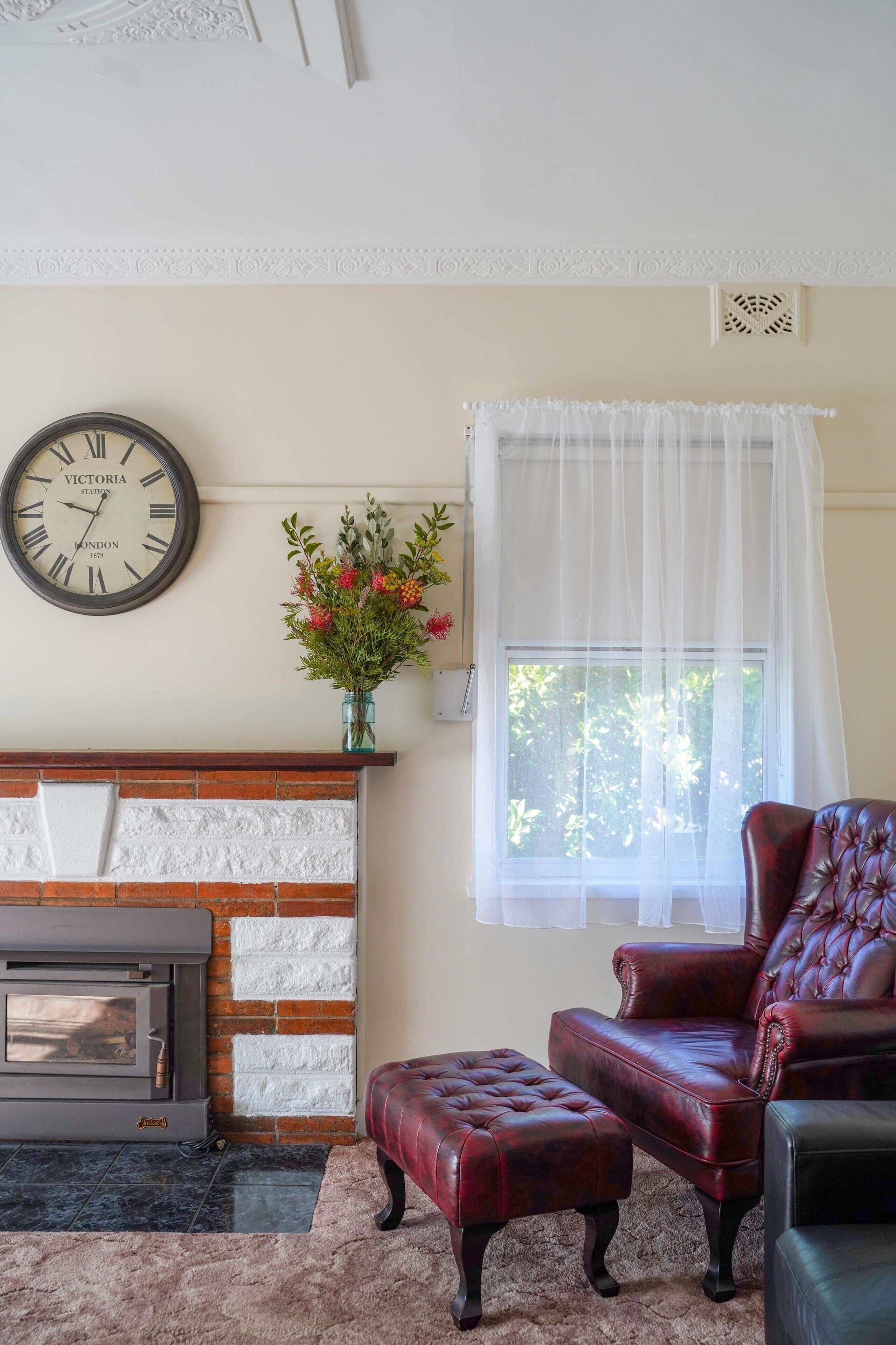 Comfortable 3 bedroom home > for work, rest or play!