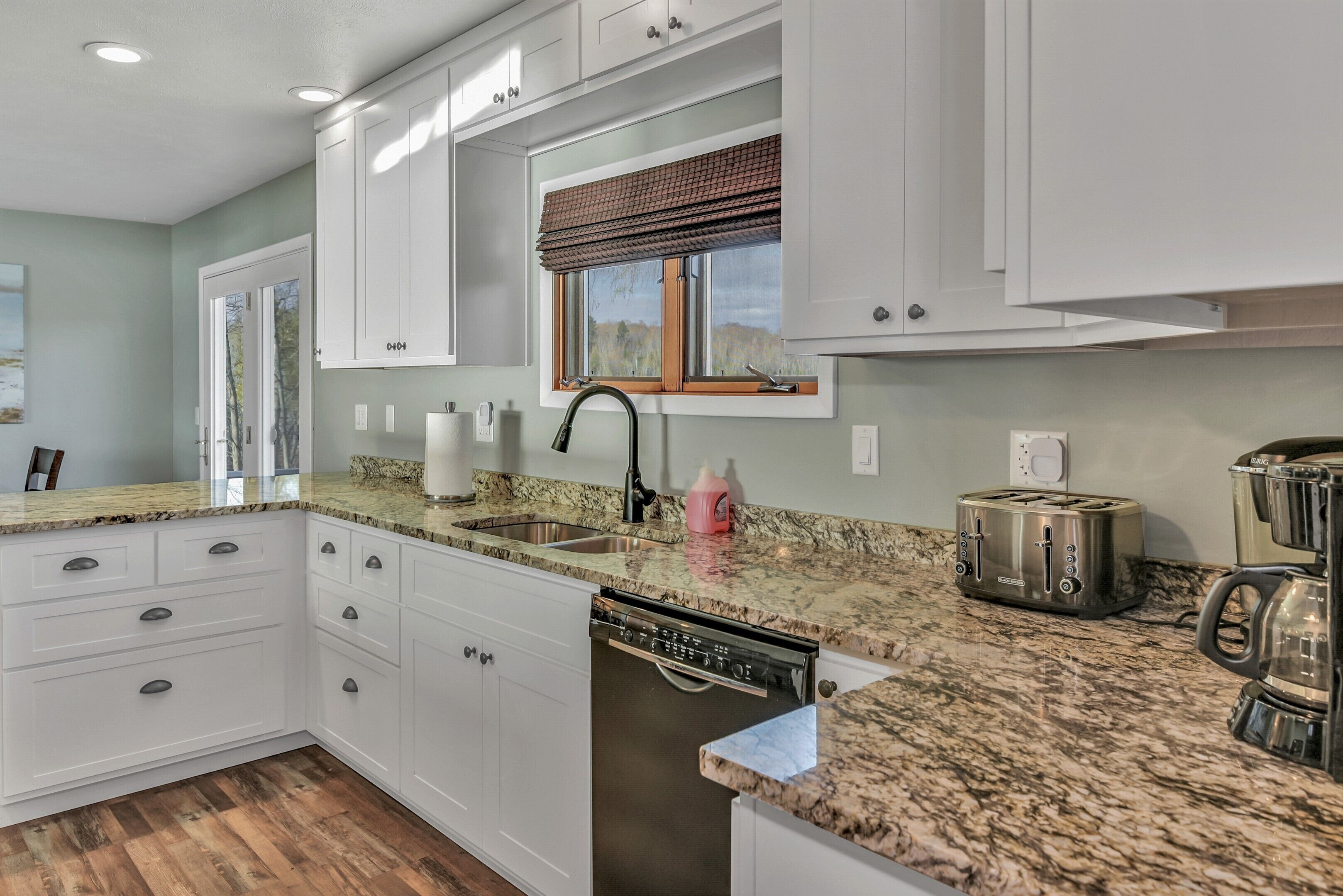 The AuTrain Lake House, Newly renovated home on Autrain Lake near Pictured Rocks