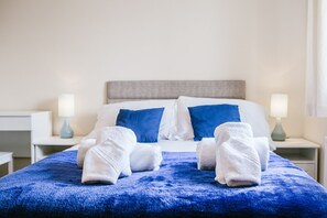 3 عدّة غرف نوم وتجهيزات عازلة للصوت ومكواة/لوح كي وواي فاي