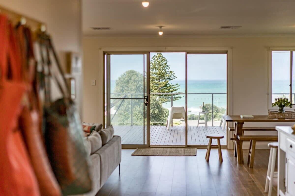 Een televisie en een kantoor