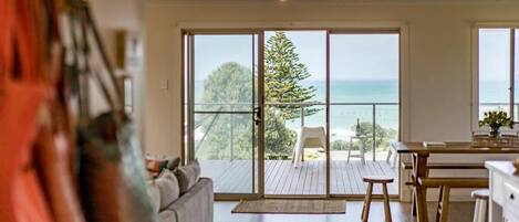 Een televisie en een kantoor