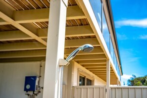 Property grounds - The Point Beach House Middleton (Middleton)