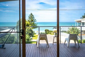 Terrace/patio - The Point Beach House Middleton (Middleton)