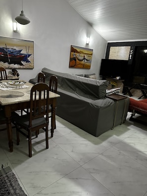 Smart TV, DVD player, stereo