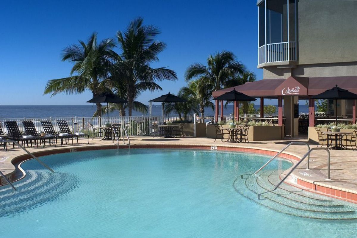 Beach Vacation With Pool View! Direct Beach Access, Pool, Bar, Restaurant!