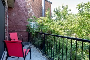 Property grounds - Bright Apartment in St. Laurent, Culture & Dining (Montréal)