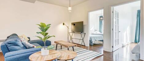 2 室のベッドルーム、デスク、アイロン / アイロン台、WiFi