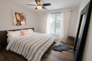 4 bedrooms, iron/ironing board, WiFi, bed sheets