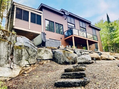 Lakefront Cottage | Hot Tub, Fireplace, Spa & BBQ