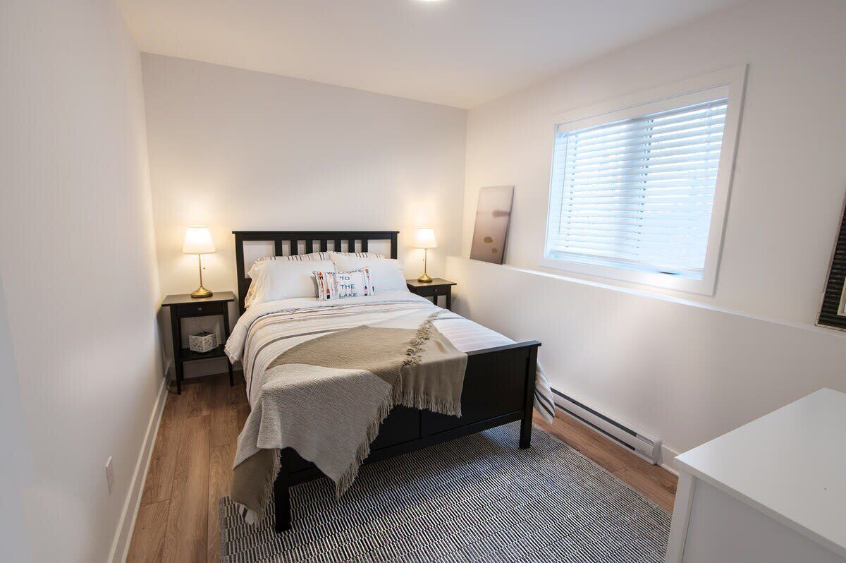 4 habitaciones, tabla de planchar con plancha, wifi y ropa de cama 