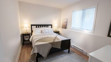 4 habitaciones, tabla de planchar con plancha, wifi y ropa de cama