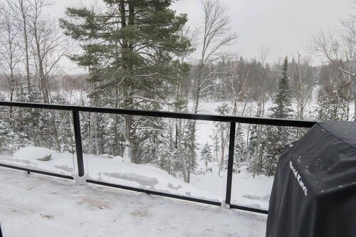 Lakefront Cottage | Hot Tub, Fireplace, Spa & BBQ