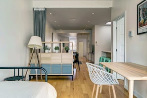 3 chambres, fer et planche à repasser, Wi-Fi, draps fournis