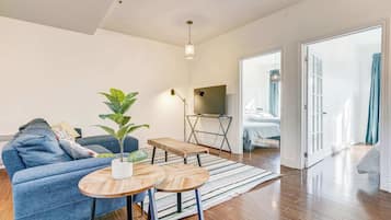 5 bedrooms, desk, iron/ironing board, WiFi