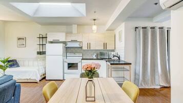 Fridge, microwave, oven, stovetop