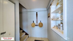 Talo, useita sänkyjä, keittiö, rantanäköala | Sisätilat