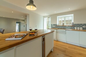 Fridge, microwave, oven, dishwasher - Barn Cottage (6), Salthouse, Norfolk (Salthouse)