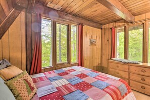 5 bedrooms, iron/ironing board, travel cot, Internet - Hot Tub, Sauna, Fireplace, Dock! Lake Honor Cabin (Honor)