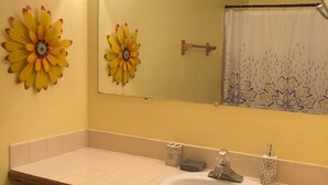 Unclassified image, 5 of 8, button - Modern, Exquisite 1-bedroom Home in Anchorage (Anchorage)