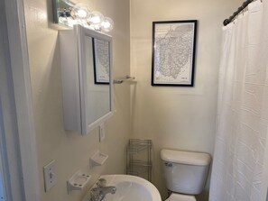 House (Cozy, roomy 1 bedroom home in Cincinn) | Bathroom - Cozy, Roomy 1 Bedroom Home in Cincinnati (Cincinnati)