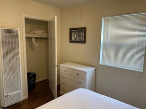 House (Cozy, roomy 1 bedroom home in Cincinn) | 1 bedroom, desk, WiFi - Cozy, Roomy 1 Bedroom Home in Cincinnati (Cincinnati)