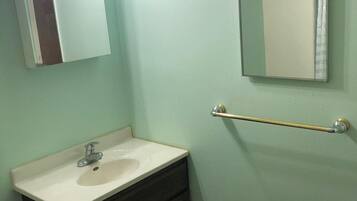 House (Spacious,elegant 2BR apartment in Dub) | Bathroom