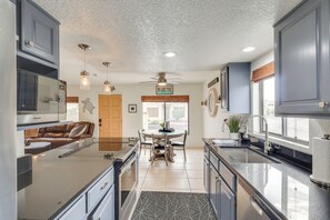 Fridge, microwave, stovetop, dishwasher - Ohana Lake House Condo! 1 Mi to Boat Ramp (Lake Havasu City)