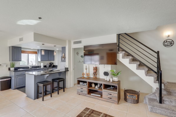 Interior - Ohana Lake House Condo! 1 Mi to Boat Ramp (Lake Havasu City)