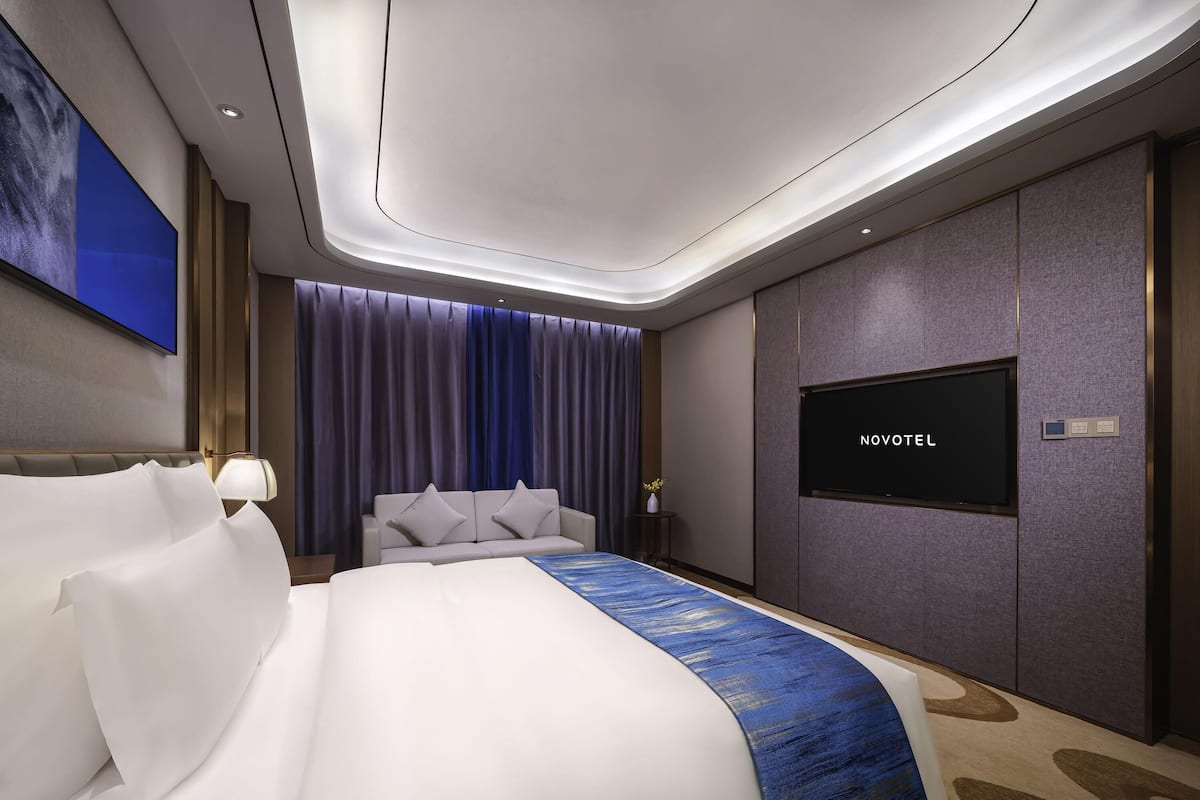 Superior Suite, 1 King Bed, Club lounge access