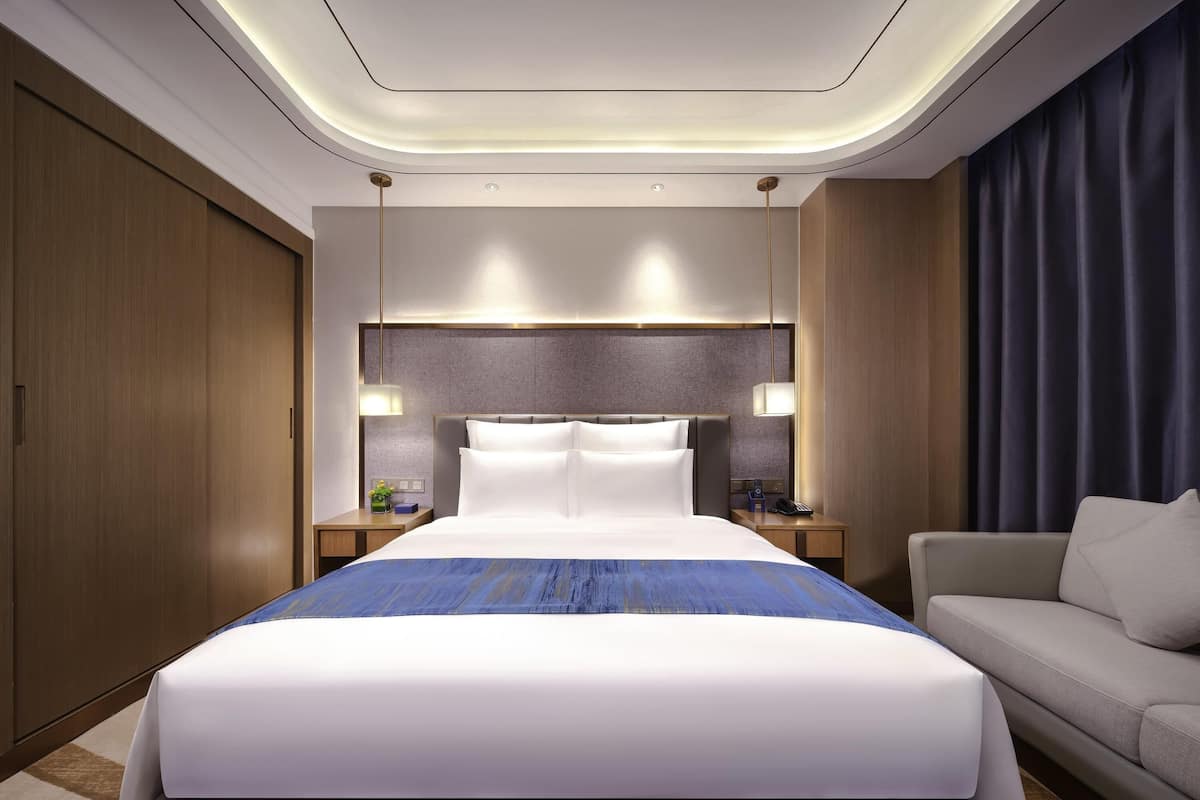 Superior Suite, 1 King Bed, Club lounge access