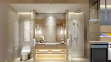 Combined shower/tub, rainfall showerhead, designer toiletries
