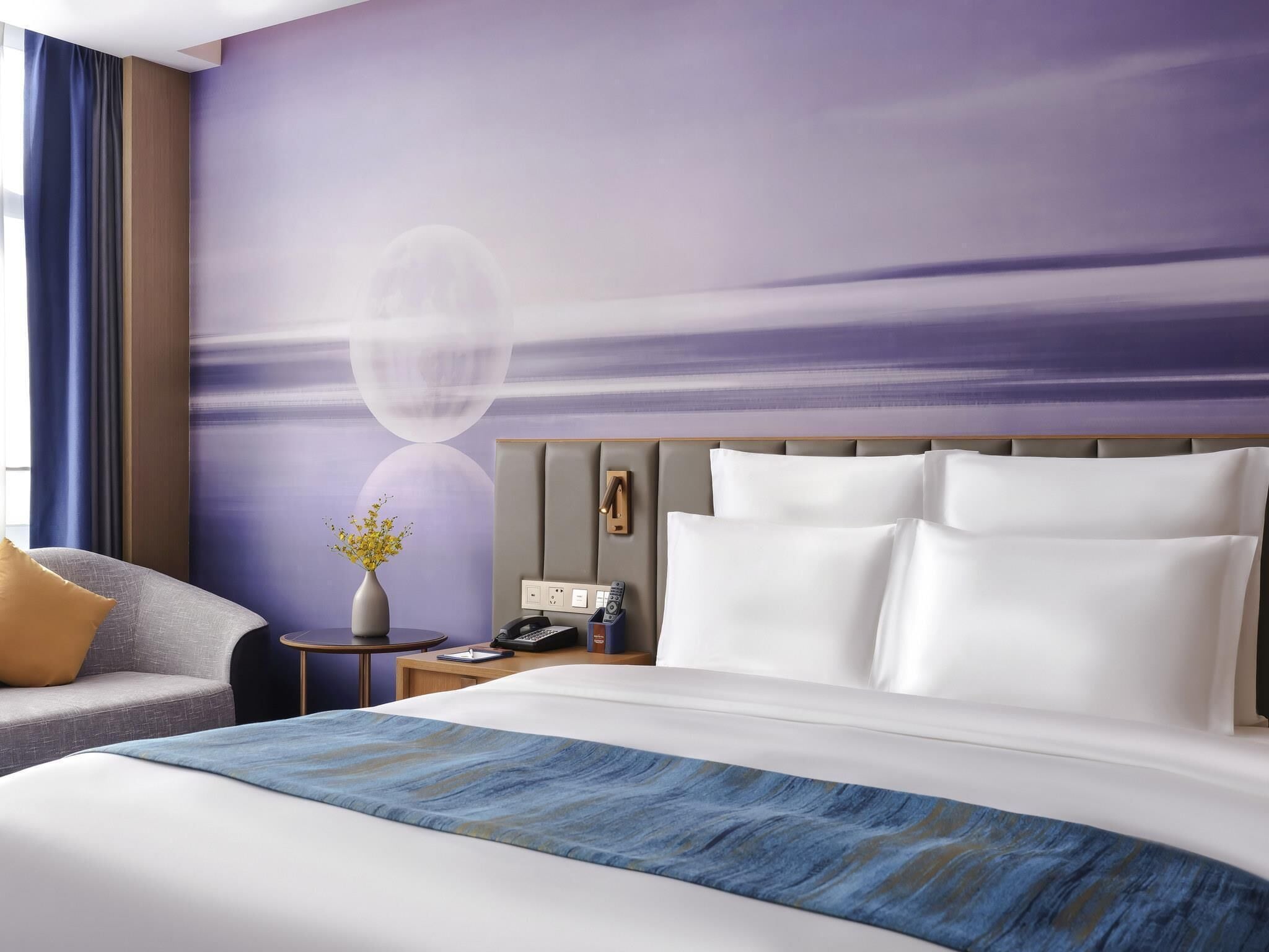 Chambre Standard, 1 très grand lit | Minibar, coffres-forts dans les chambres, décoration personnalisée