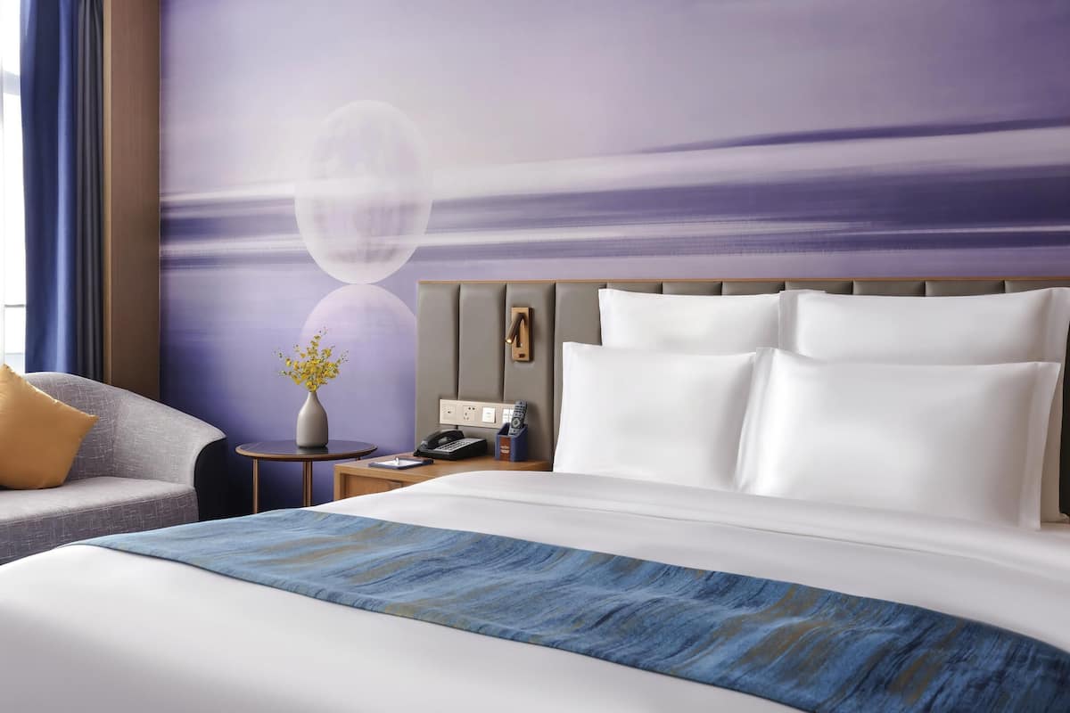 Standard Room, 1 King Bed