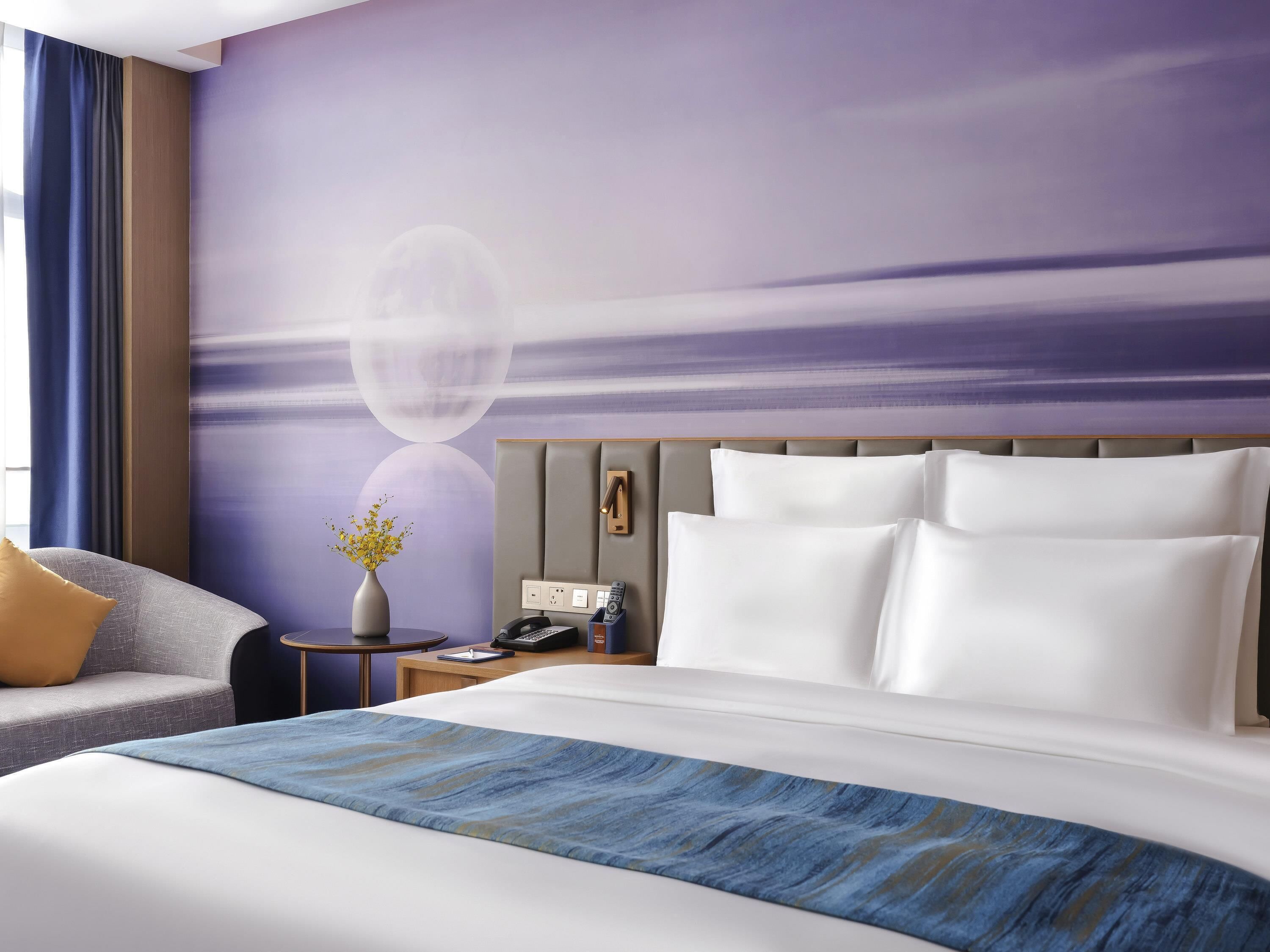 Standard Room, 1 King Bed | Minibar, in-room safe, individually decorated, individually furnished