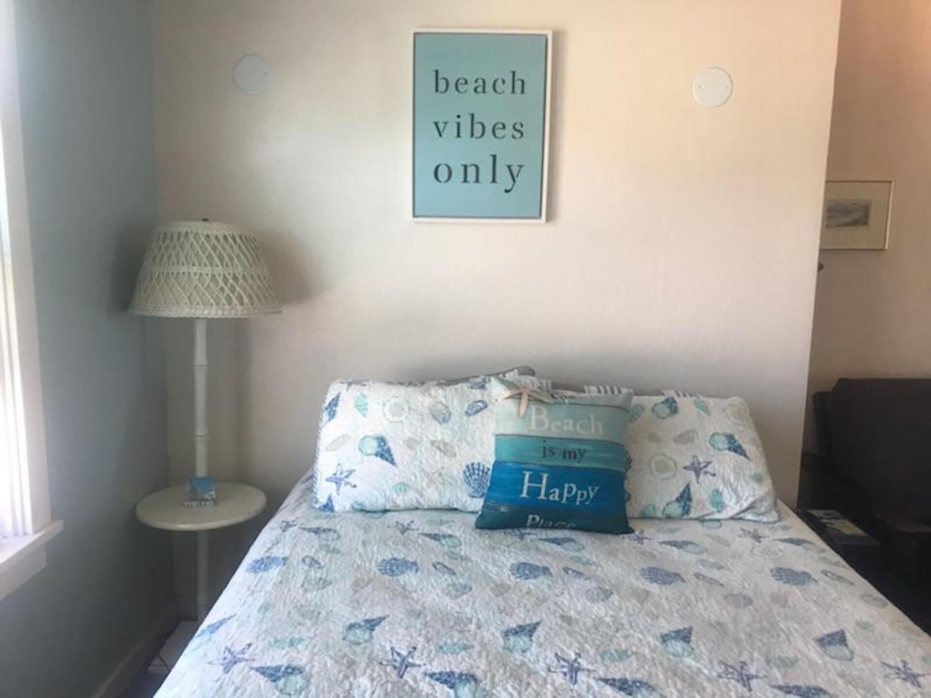 Ocean view studio in Capitola Village - Location!