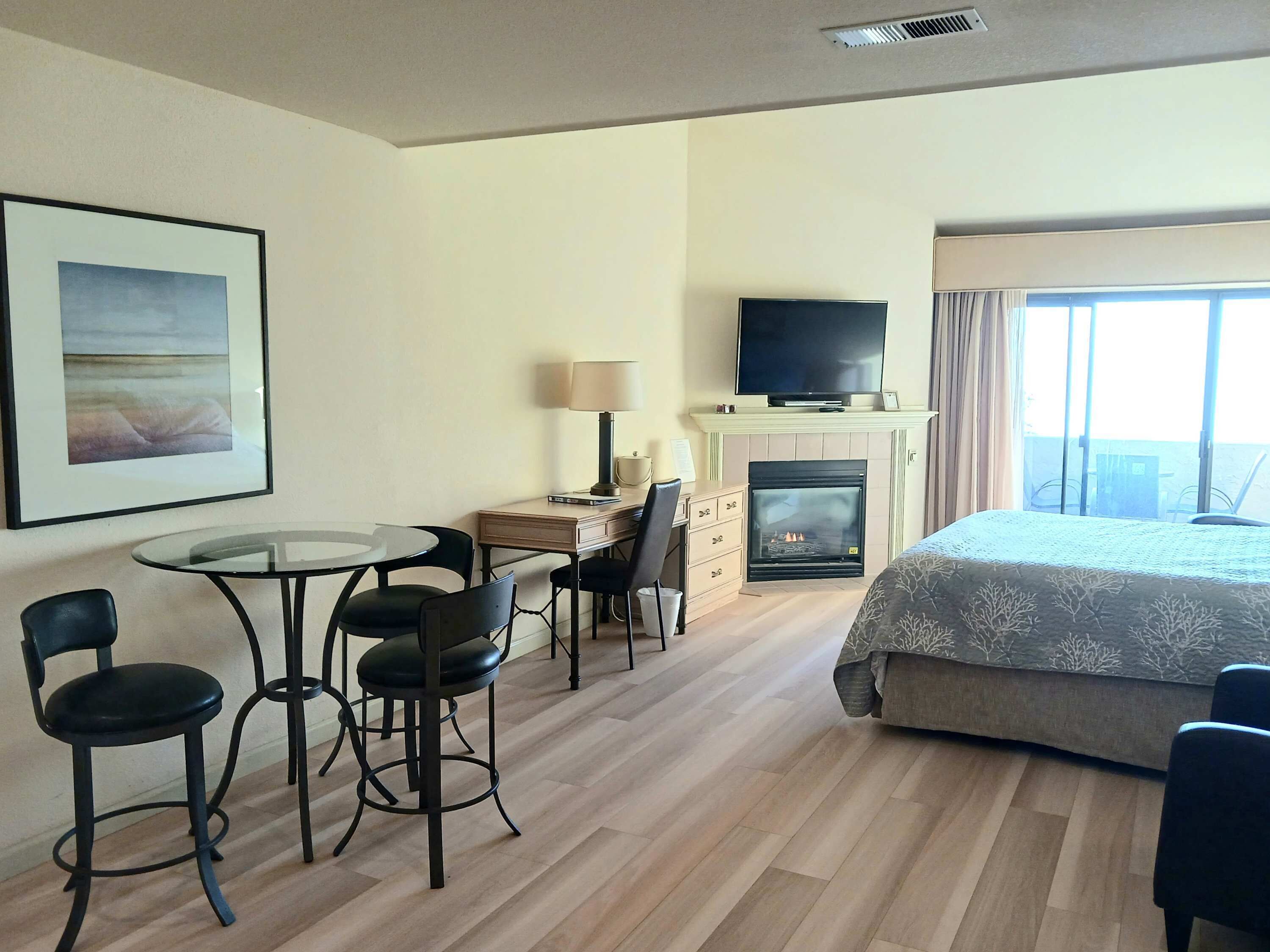 Bureau, fer et planche à repasser, Wi-Fi, draps fournis