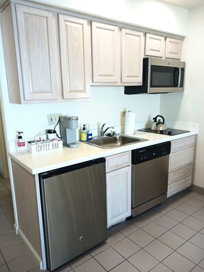 Fridge, microwave, stovetop, dishwasher - Rare Oceanview Studio Seascape Resort! (Aptos)