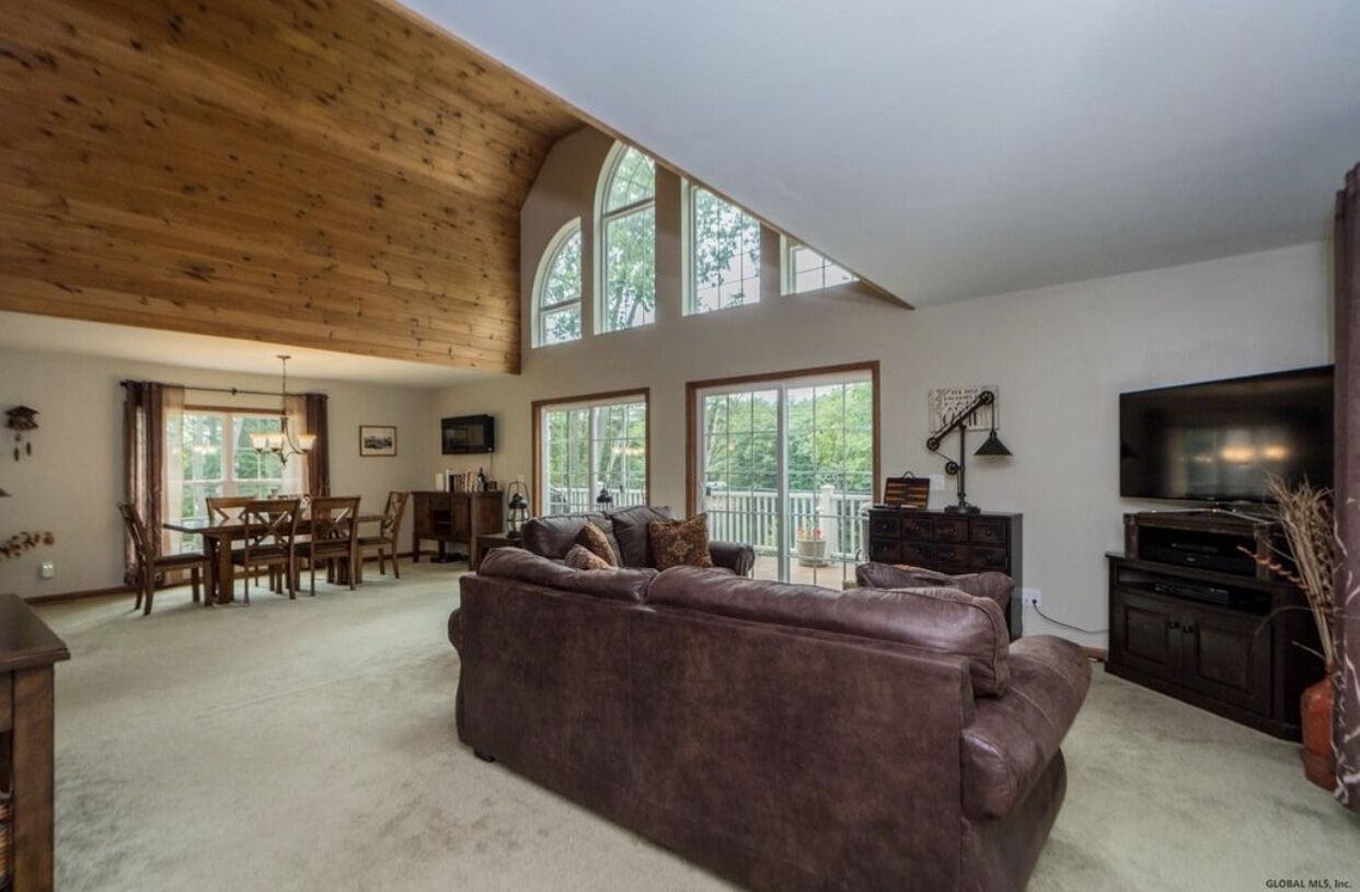 HotTub equipped Solar Powered Hudson River Chalet