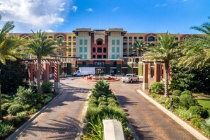 Exterior - Azure 101 ~ BeachFront End-Unit 4BR/3BA ~ Sleeps 14 ~ Wow! (Fort Walton Beach)