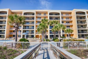 Property grounds - Azure 101 ~ BeachFront End-Unit 4BR/3BA ~ Sleeps 14 ~ Wow! (Fort Walton Beach)