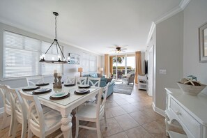 Interior - Azure 101 ~ BeachFront End-Unit 4BR/3BA ~ Sleeps 14 ~ Wow! (Fort Walton Beach)