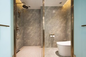 Shower, rainfall showerhead, hair dryer, towels - Mercure Harbin Hexing Road (Harbin)