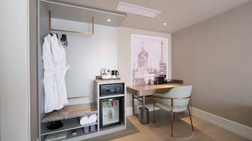 Privilege, Basic Room, 2 Twin Beds, Non Smoking | Down comforters, in-room safe, desk, free WiFi